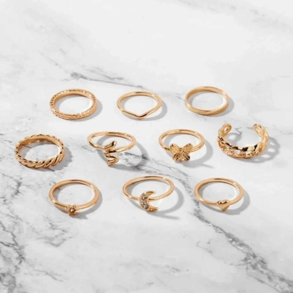 3/$30 💛 Dainty Ring Set